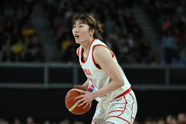 真正的实盘配资平台查询 差距有点大！中国女篮首节三分7投仅1中 美国女篮三分10中5